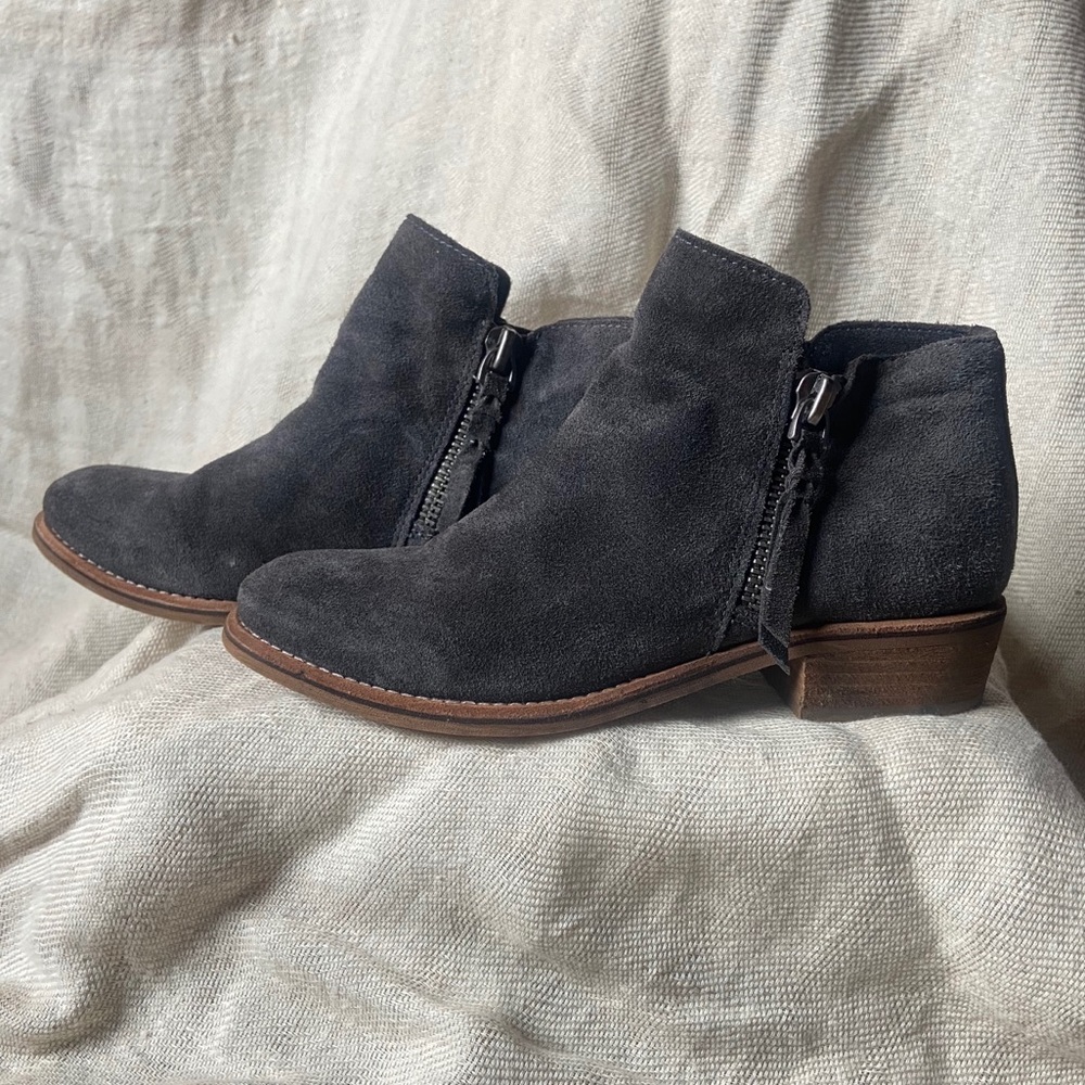 Dolce Vita Sutton gray suede Ankle Boots, 8